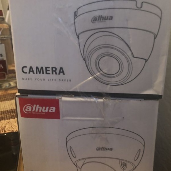 Security cameras - Picture 2 of 2